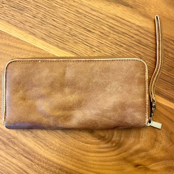 NWOT Wallet - Picture 2 of 5